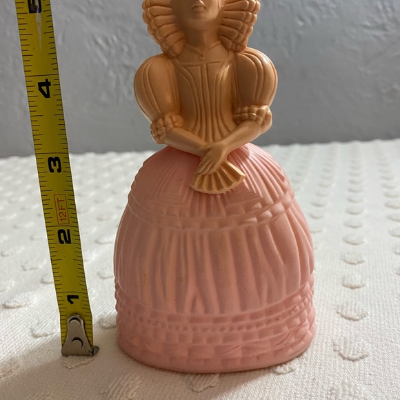 Avon Fashion Figurine Elizabethan bottle containing Field Flowers Cologne - Picture 6 of 10